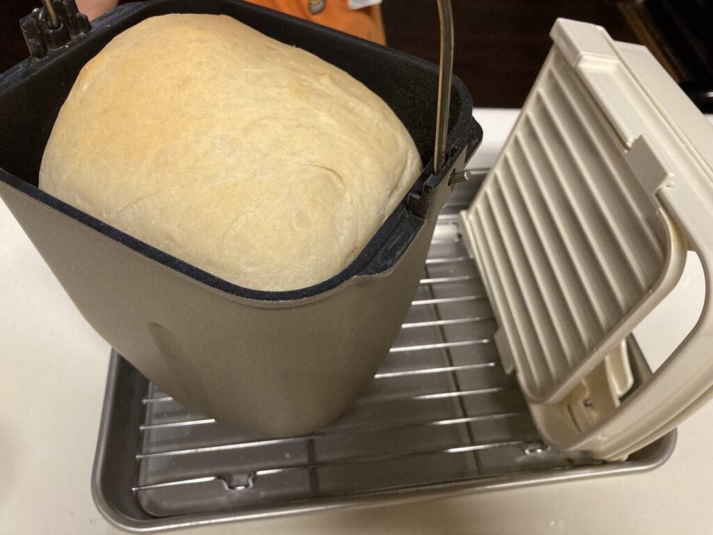 ケースから取り出した食パン