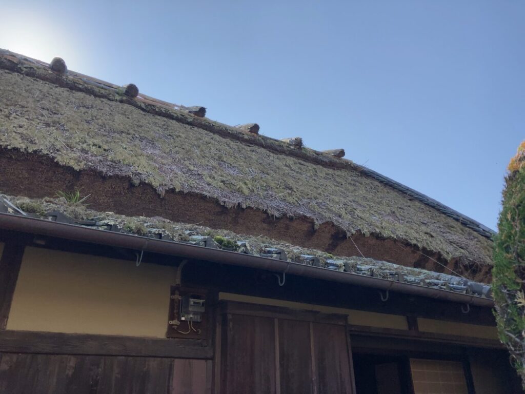 草葺き屋根の旧細田家住宅