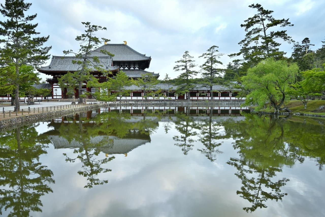 東大寺大仏殿鏡池