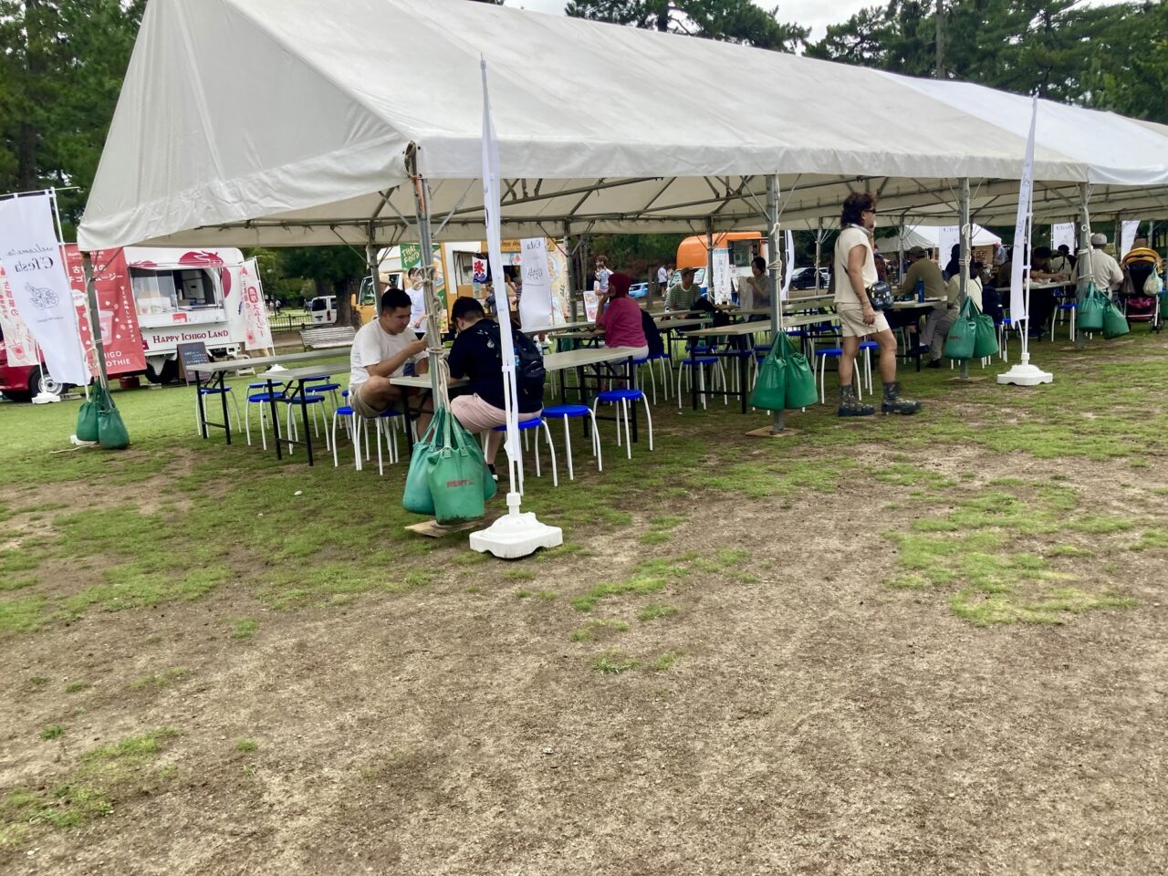 奥側広場