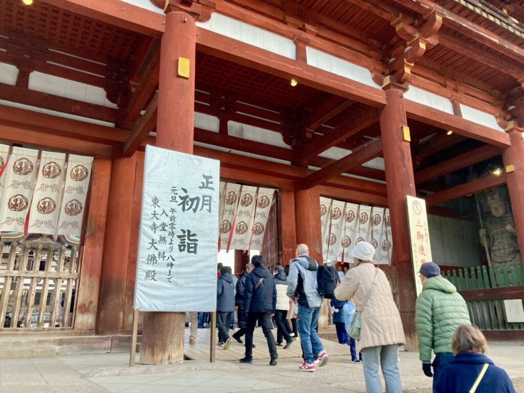 初もうでの看板