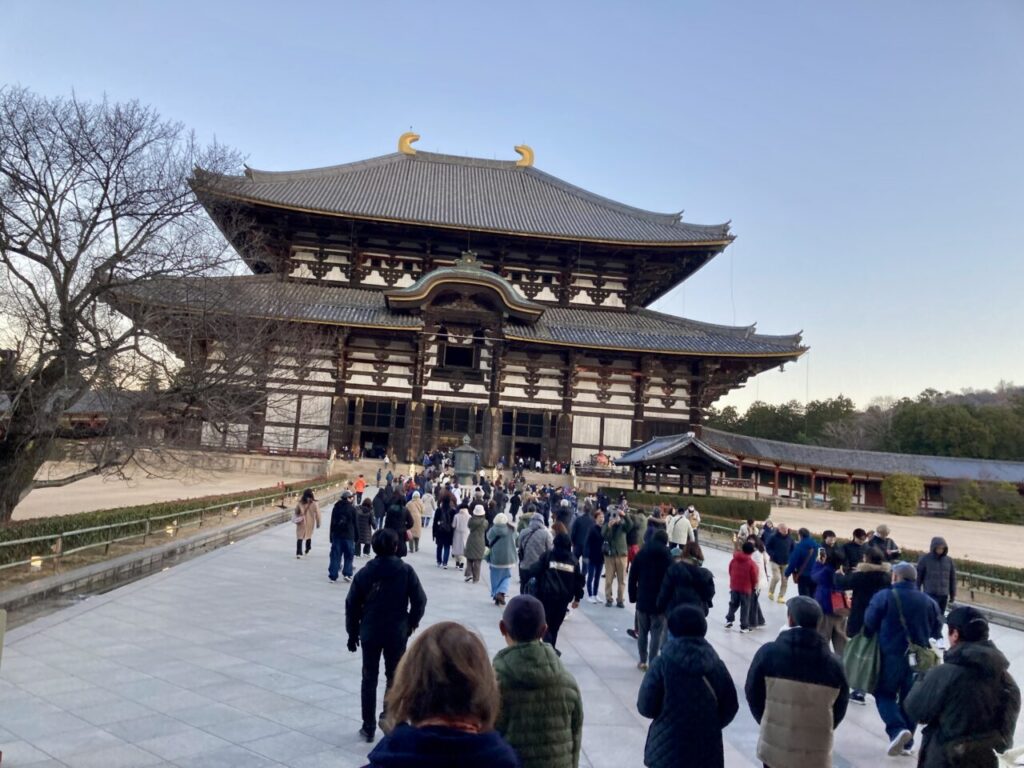 大仏殿前の回廊