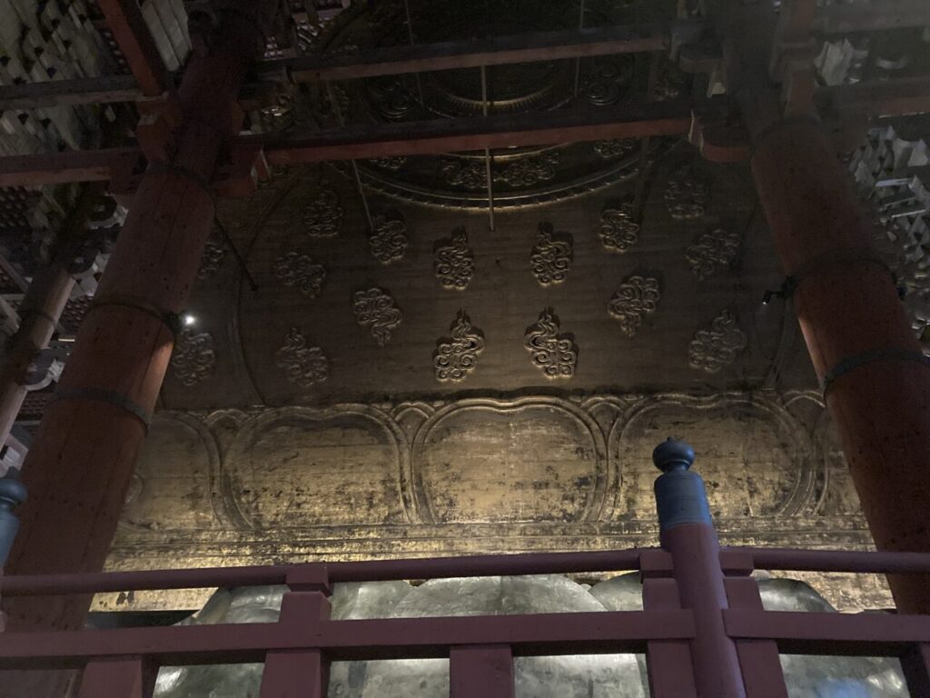 大仏様の光背裏側